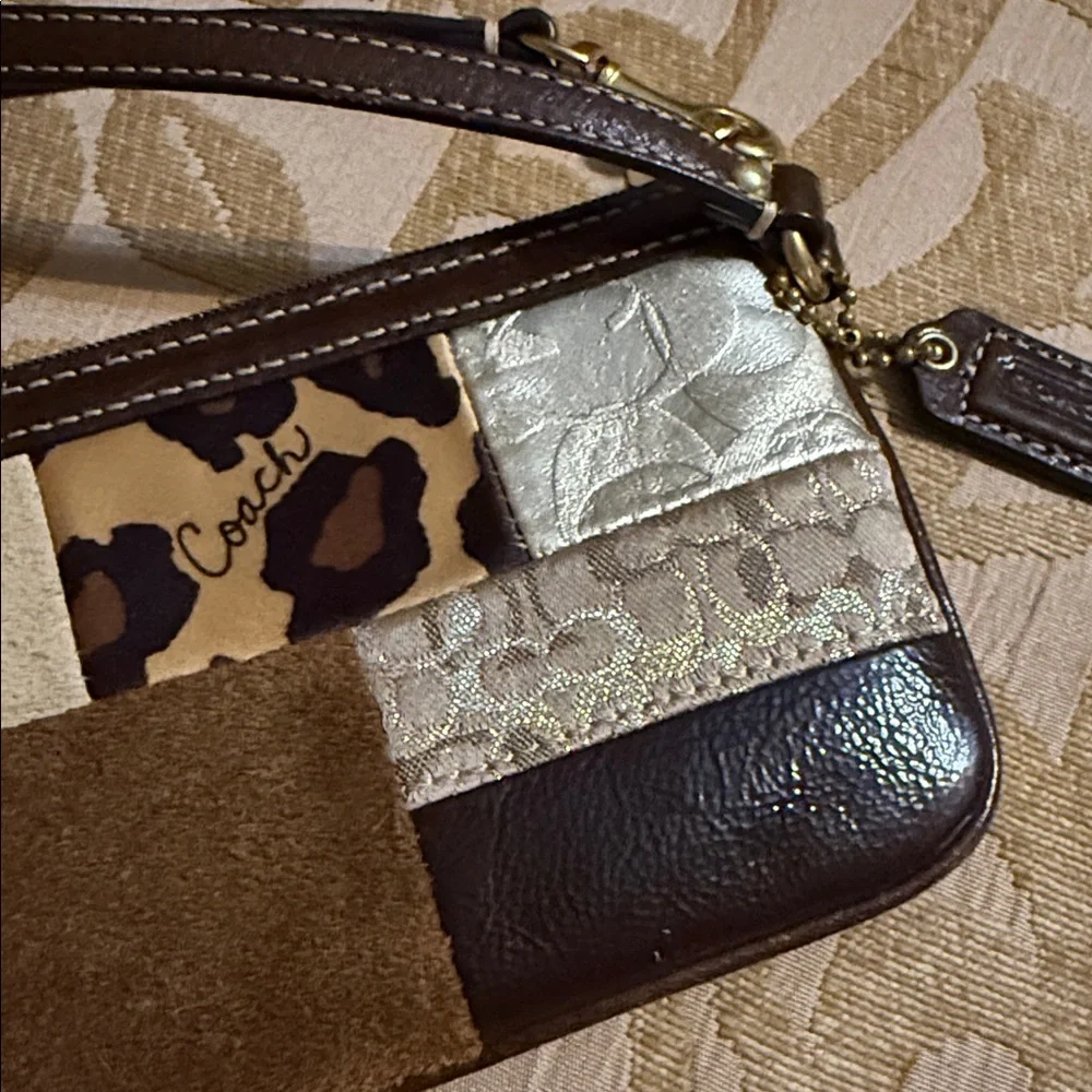 Coach Vintage Signature Patchwork wristlet preowned - Picture 8 of 16